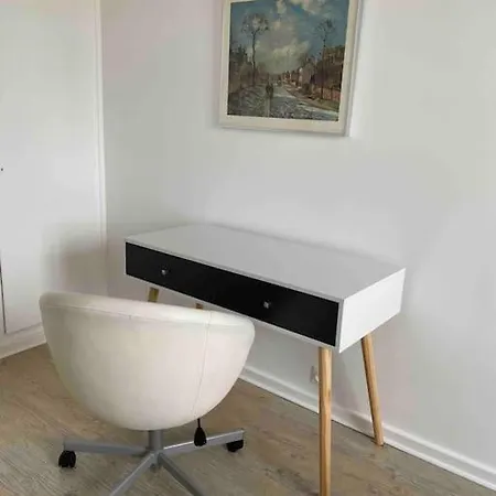 2 Bedrooms, 15min From Paris, Free Parking Apartment