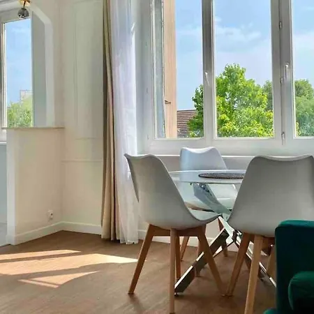 2 Bedrooms, 15min From Paris, Free Parking Apartment Deuil-la-Barre