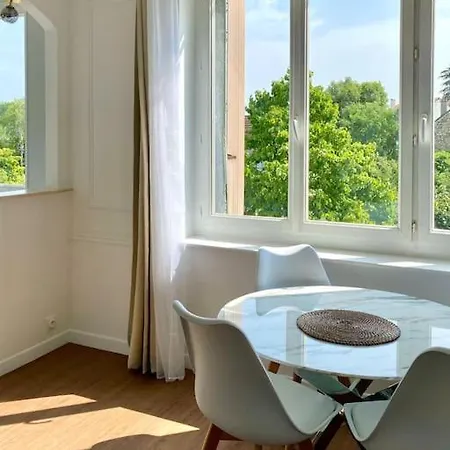 2 Bedrooms, 15min From Paris, Free Parking