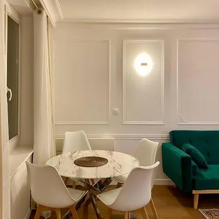 2 Bedrooms, 15min From Paris, Free Parking *